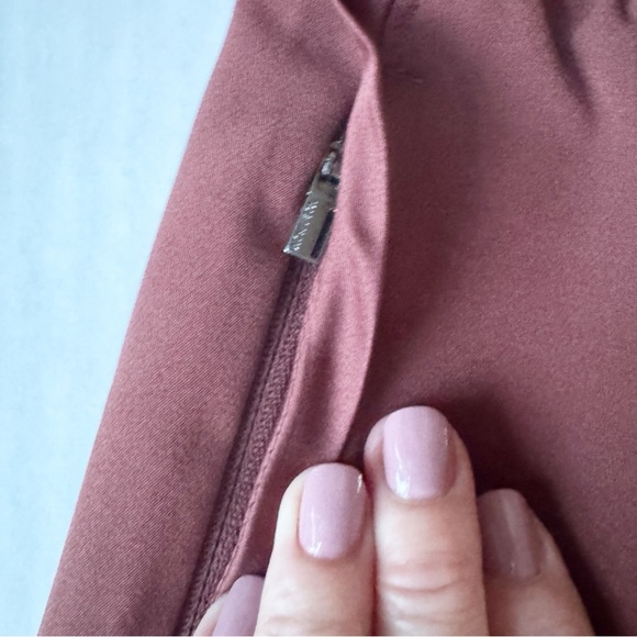 Athleta New Endeavor High Rise Relaxed Pant
Cherrywood Brown Women's Size S NWT - Picture 7 of 16